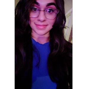 Meet your Posher, Adela